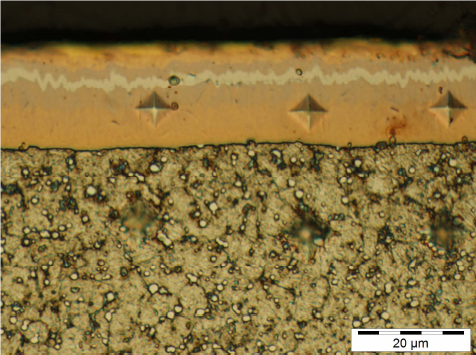 Štruktúra substrátu nástroja s CVD povlakom a vtlačky po meraní mikrotvrdosti
